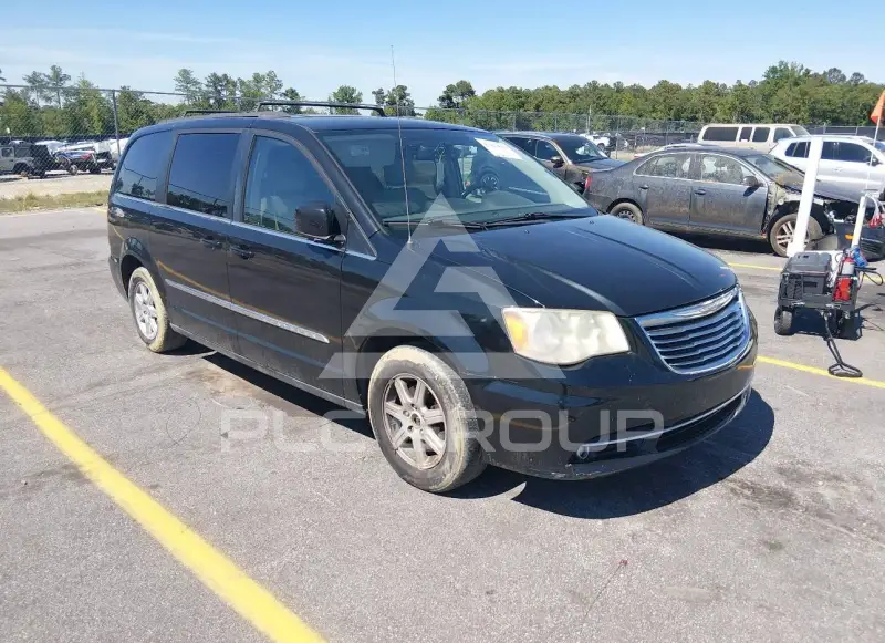 2013 Chrysler TOWN & COUNTRY фото