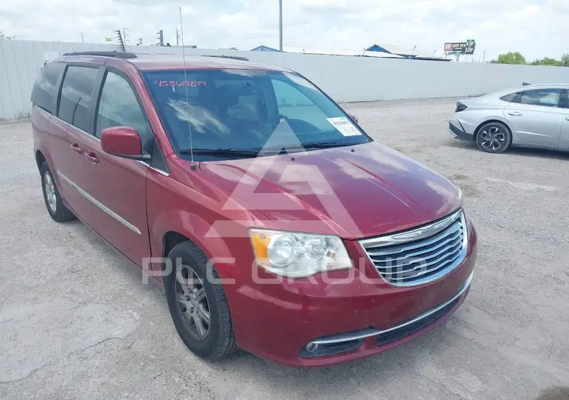 2013 Chrysler TOWN & COUNTRY photo