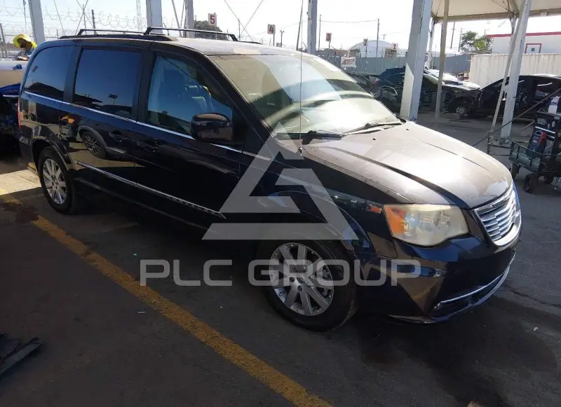 2013 Chrysler TOWN & COUNTRY photo