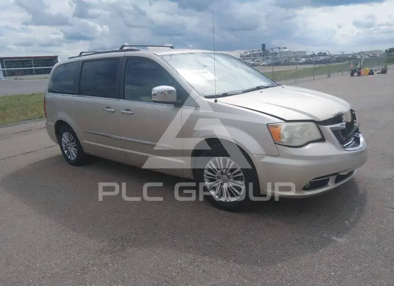 2013 Chrysler TOWN & COUNTRY photo