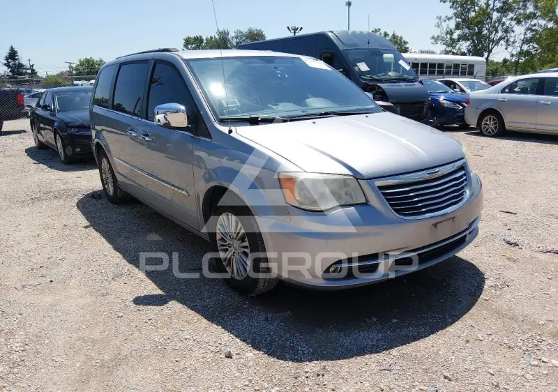 2013 Chrysler TOWN & COUNTRY photo