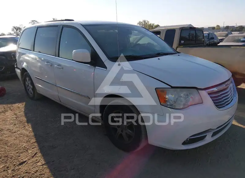 2013 Chrysler TOWN & COUNTRY photo