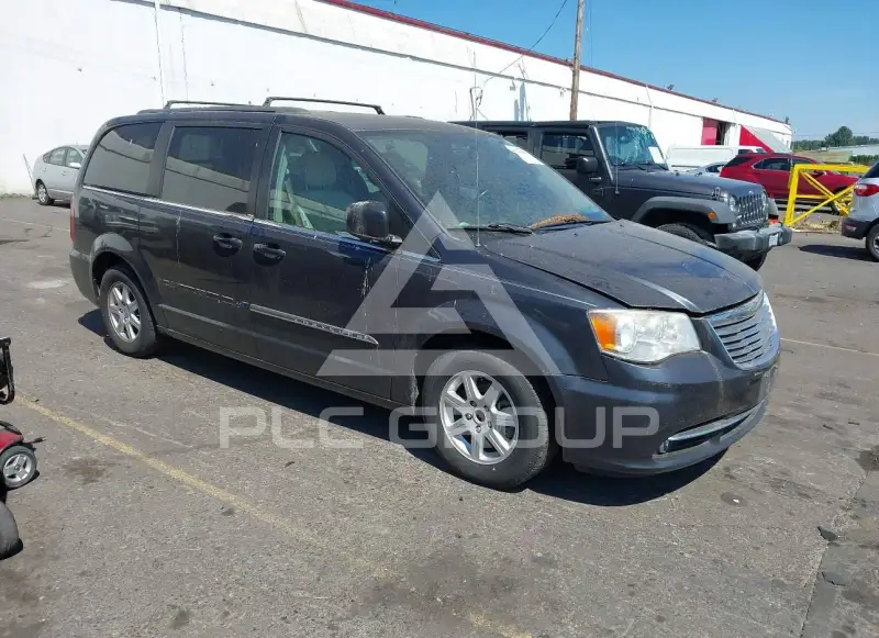 2013 Chrysler TOWN & COUNTRY photo