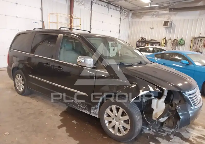 2013 Chrysler TOWN & COUNTRY photo