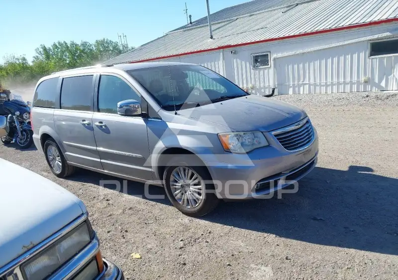 2013 Chrysler TOWN & COUNTRY photo