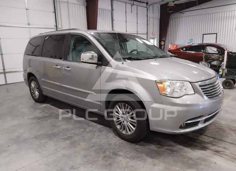 2013 Chrysler TOWN & COUNTRY фото