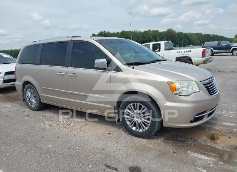 2013 Chrysler TOWN & COUNTRY photo