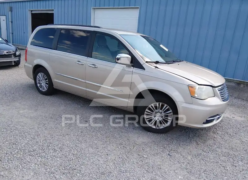 2013 Chrysler TOWN & COUNTRY photo