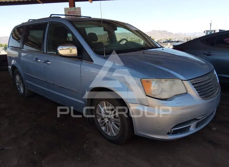 2013 Chrysler TOWN & COUNTRY photo