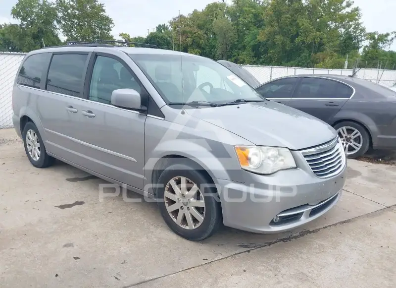 2013 Chrysler TOWN & COUNTRY photo