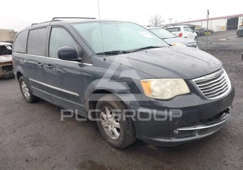 2013 Chrysler TOWN & COUNTRY photo