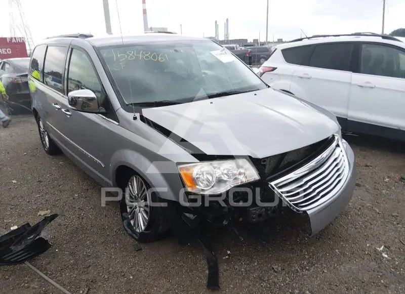 2013 Chrysler TOWN & COUNTRY фото