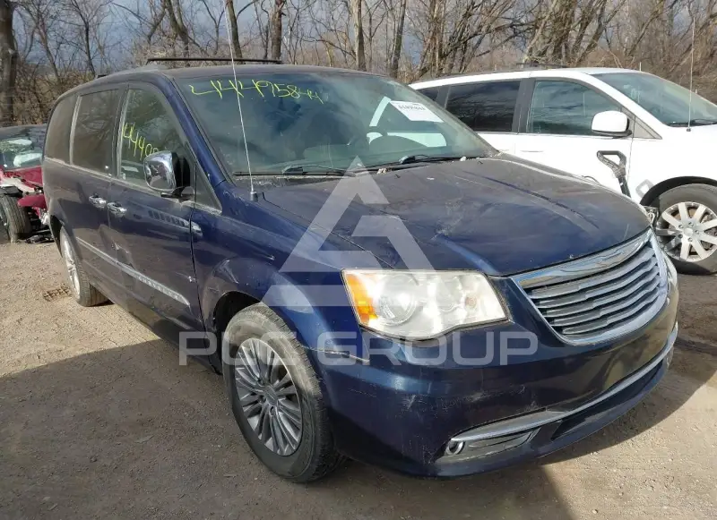 2013 Chrysler TOWN & COUNTRY фото