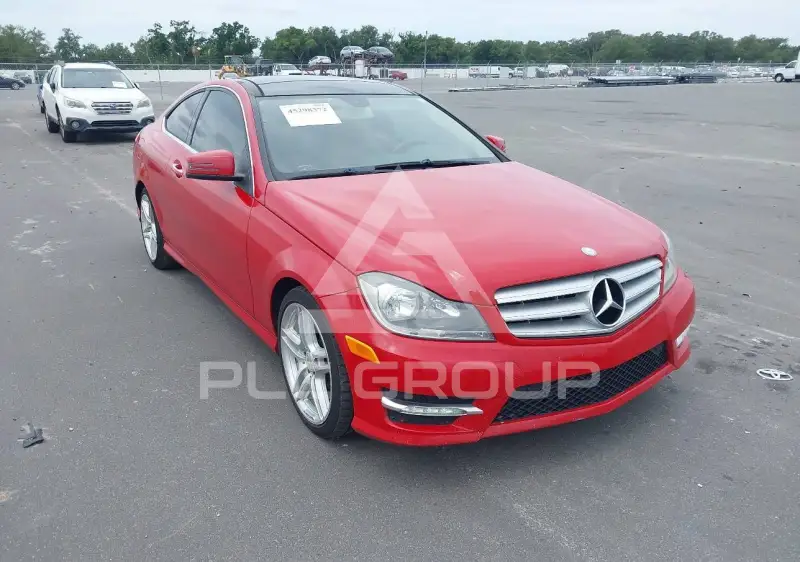 2013 Mercedes Benz C 250 фото
