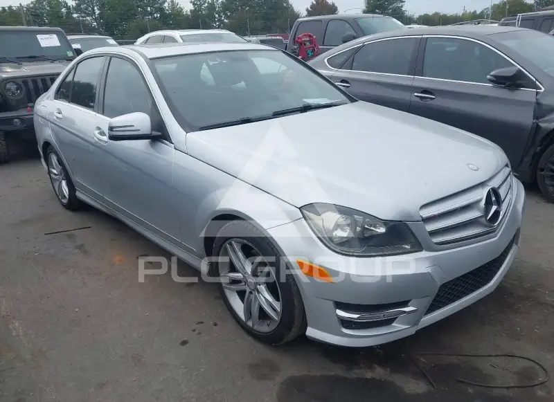 2013 Mercedes Benz C 250 фото