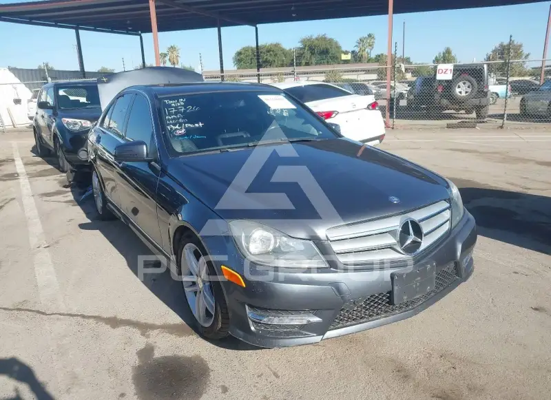 2013 Mercedes Benz C 250 фото