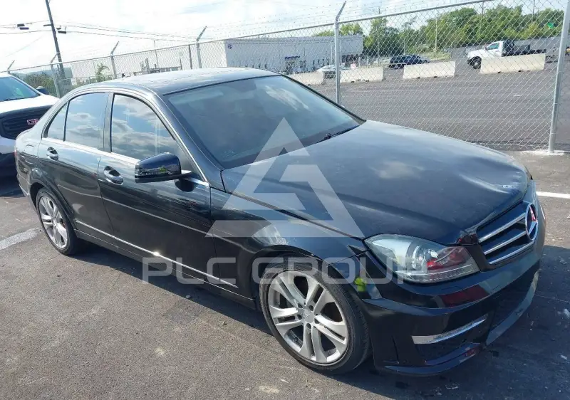 2013 Mercedes Benz C 250 фото