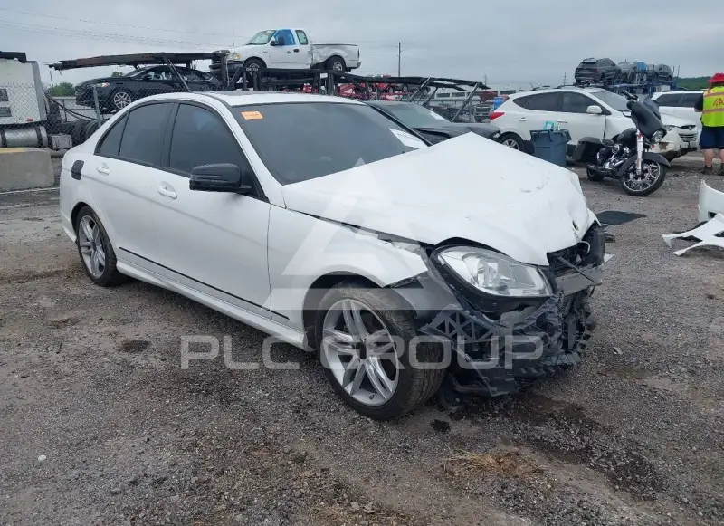 2013 Mercedes Benz C 250 фото