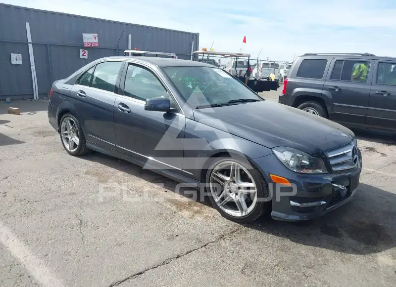 2013 Mercedes Benz C 300 фото