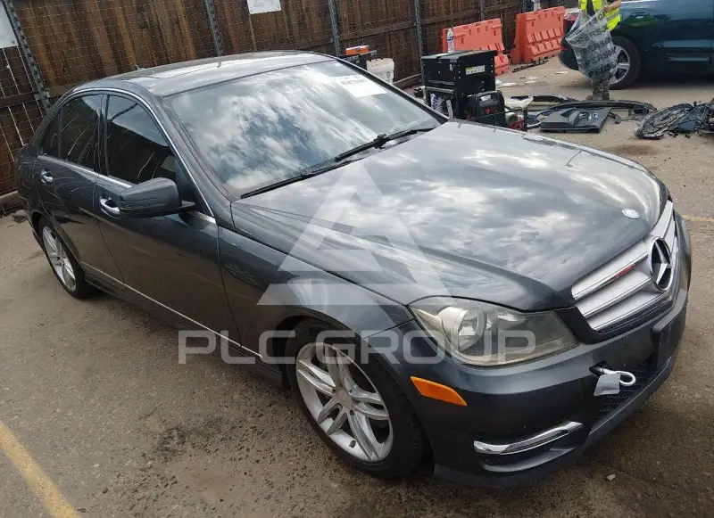 2013 Mercedes Benz C 300 фото