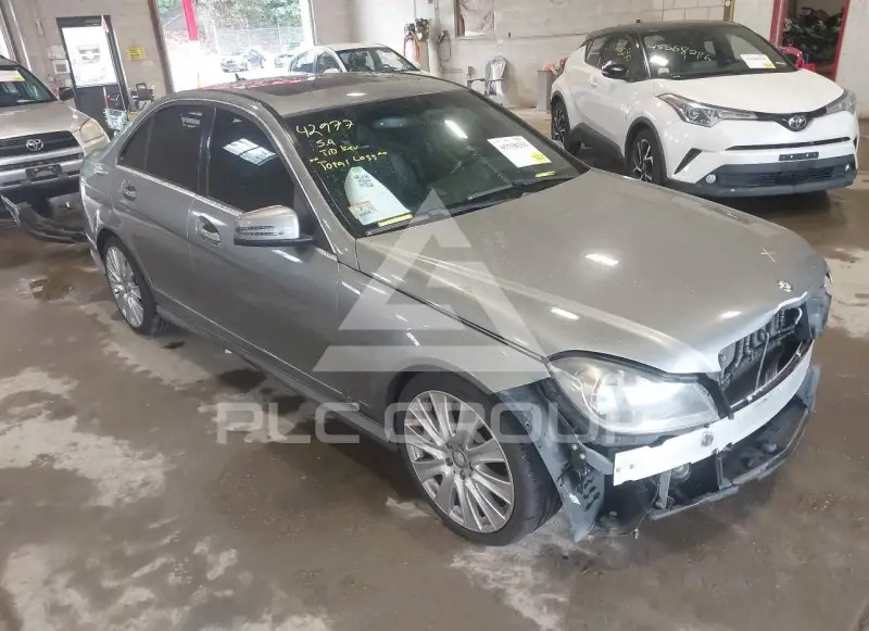 2013 Mercedes Benz C 300 фото