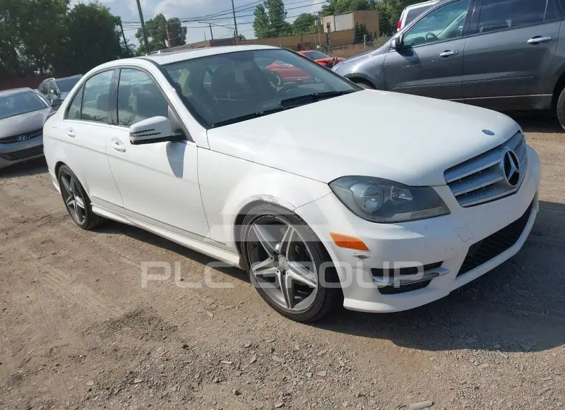 2013 Mercedes Benz C 300 фото