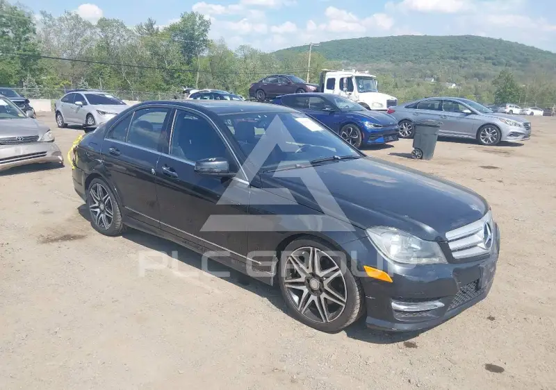 2013 Mercedes Benz C 300 фото