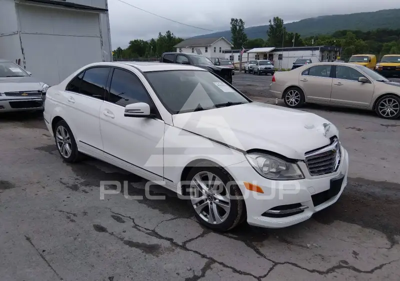 2013 Mercedes Benz C 300 фото