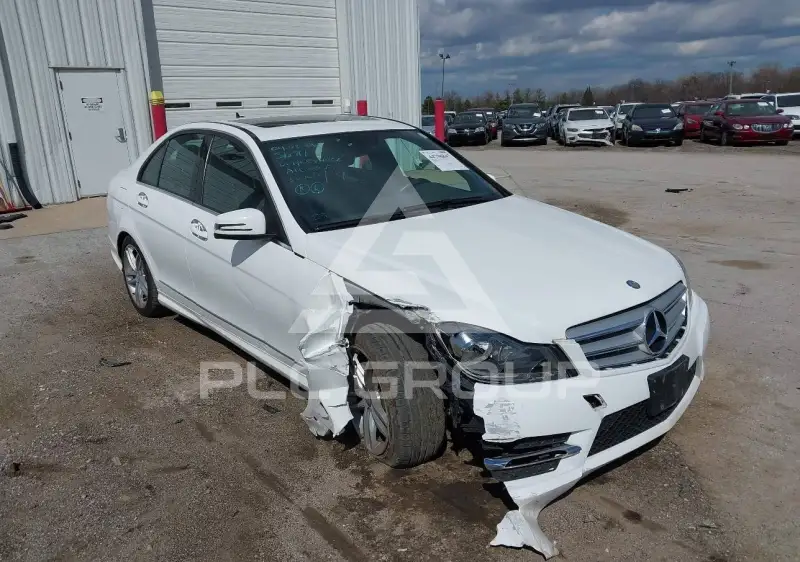 2013 Mercedes Benz C 300 фото