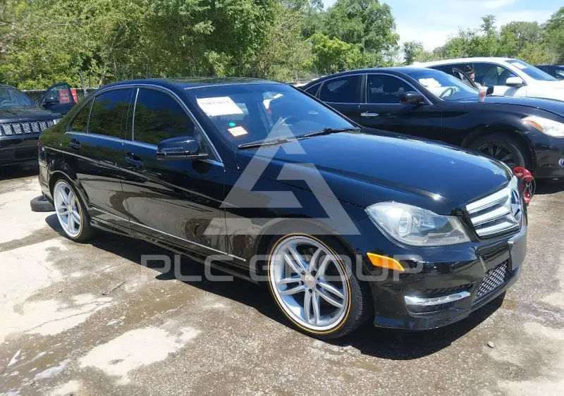 2013 Mercedes Benz C 300 фото