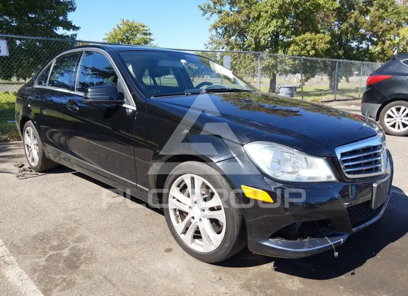 2013 Mercedes Benz C 300 фото