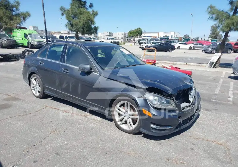 2013 Mercedes Benz C 300 фото