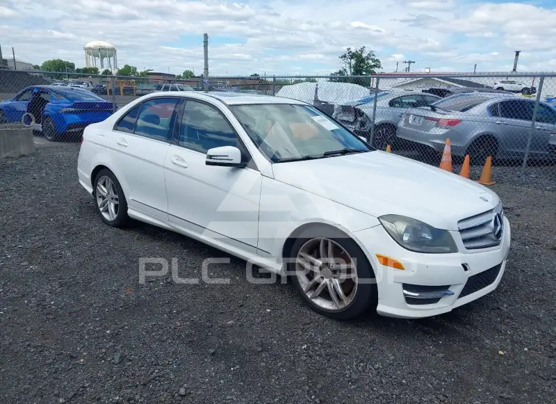 2013 Mercedes Benz C 300 фото