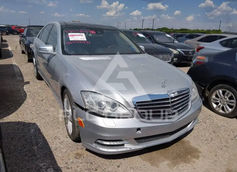 2013 Mercedes Benz S 550 фото