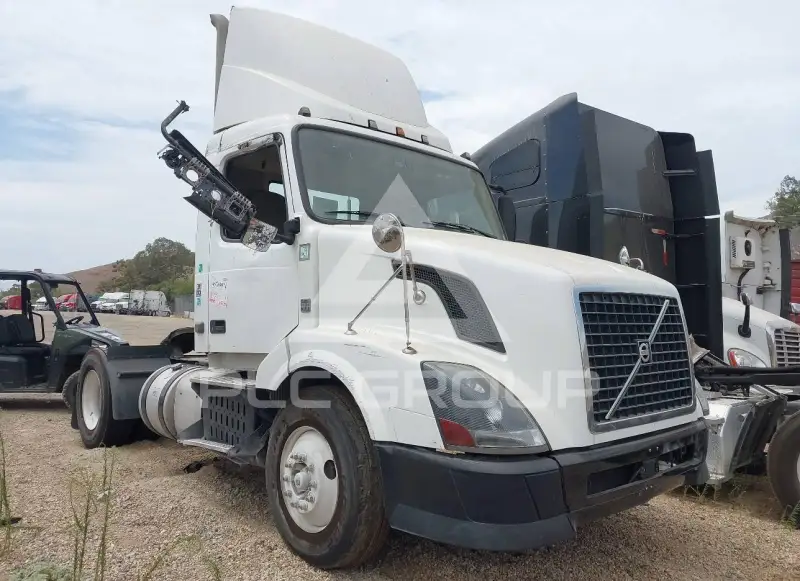 2013 Volvo VNL photo