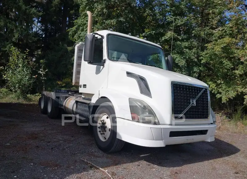 2013 Volvo VNL photo