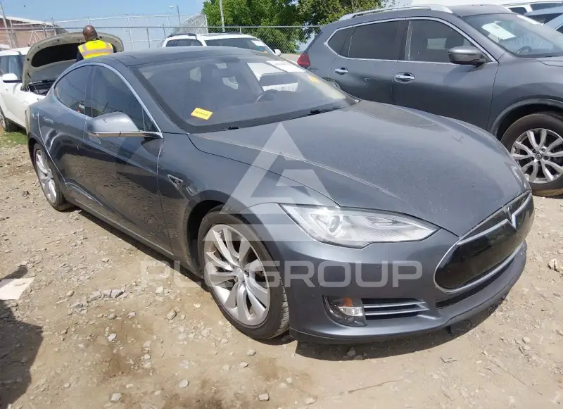 2013 Tesla Model S photo