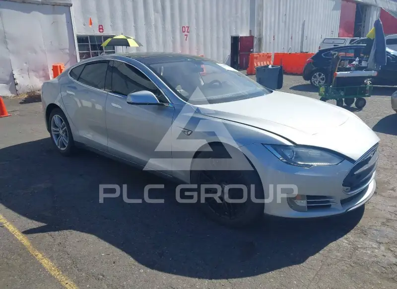 2013 Tesla Model S photo