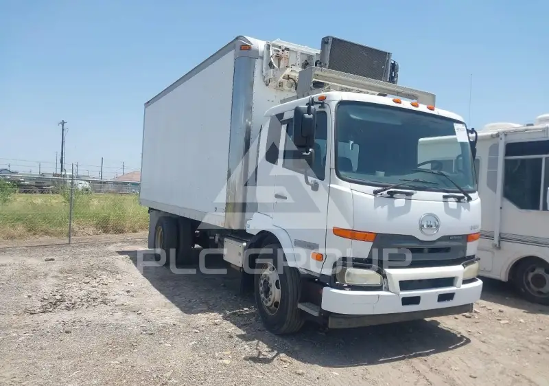 2013 Nissan TRUCK фото