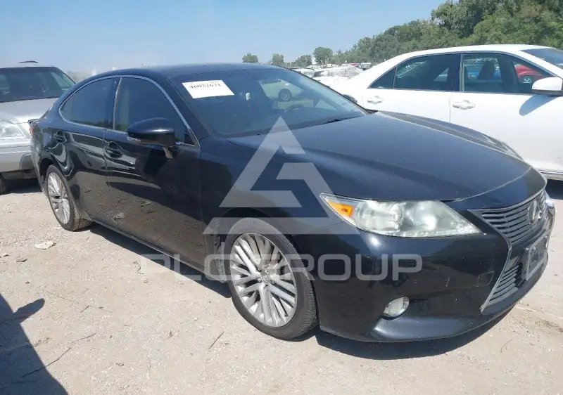 2013 Lexus ES350 photo