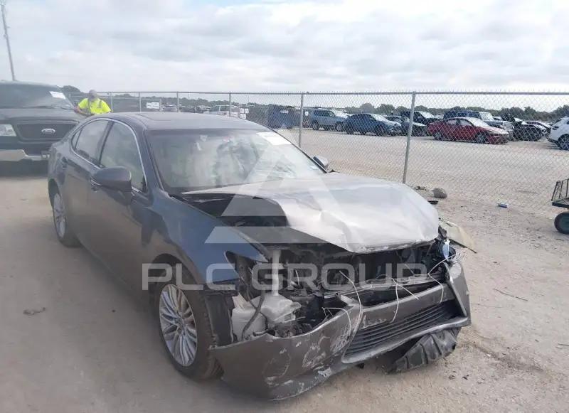 2013 Lexus ES350 photo