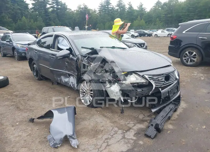 2013 Lexus ES350 photo