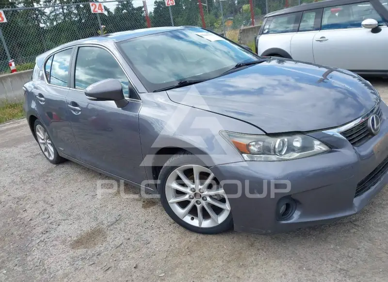 2013 Lexus CT200 photo