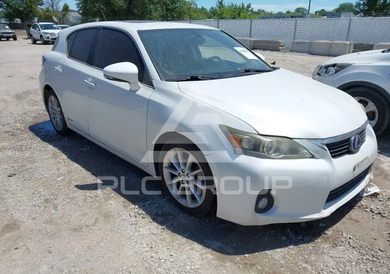 2013 Lexus CT200 photo