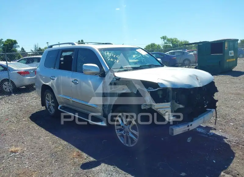 2013 Lexus LX570 photo