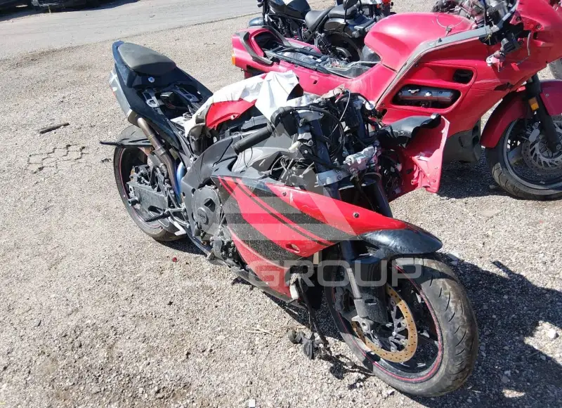 2013 Yamaha YZF-R1 photo