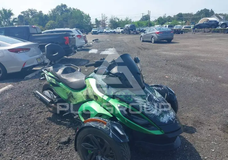 2013 Can-AM SPYDER photo