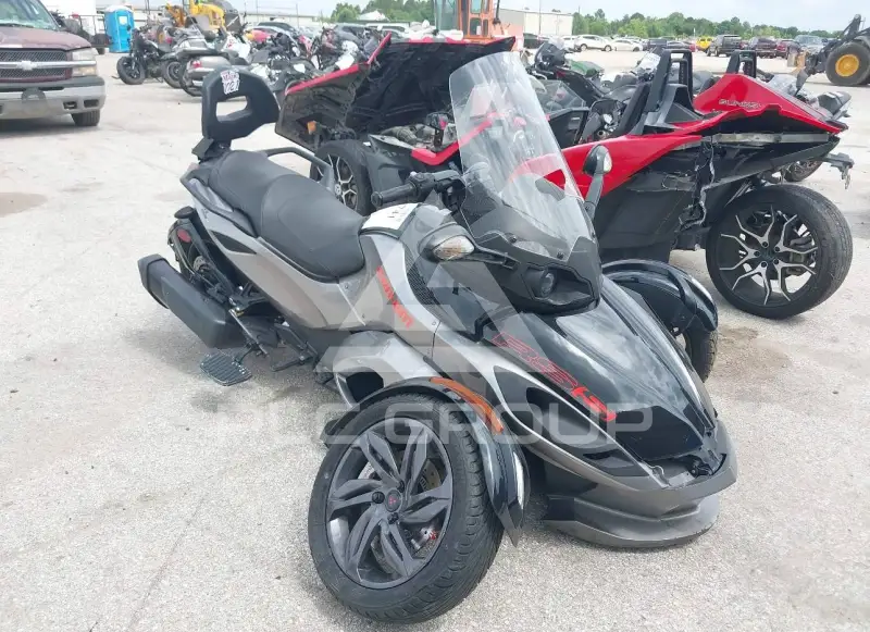 2013 Can-AM SPYDER фото