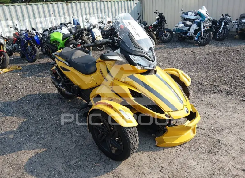 2013 Can-AM SPYDER фото