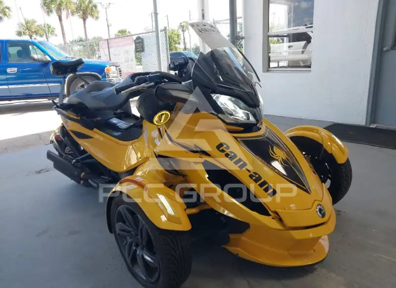 2013 Can-AM SPYDER фото